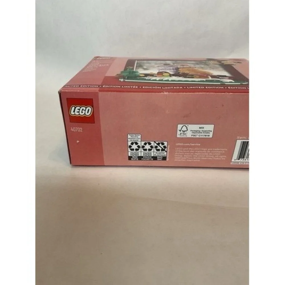 NWOT LEGO 8+ 40702 209PCS Christmas Picture Frame Limited Edition Holiday Set
